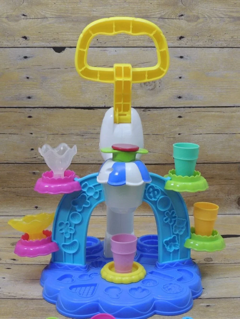 Play Doh Lot Cake Party and Ice Cream Parlor Sets